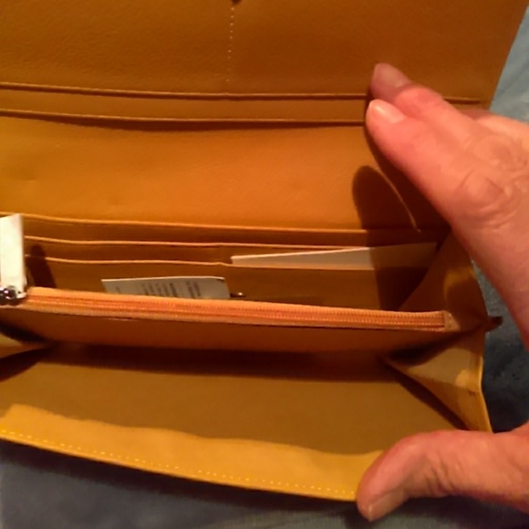 Lipault Leather Wallet..Mustard color - Picture 4 of 4